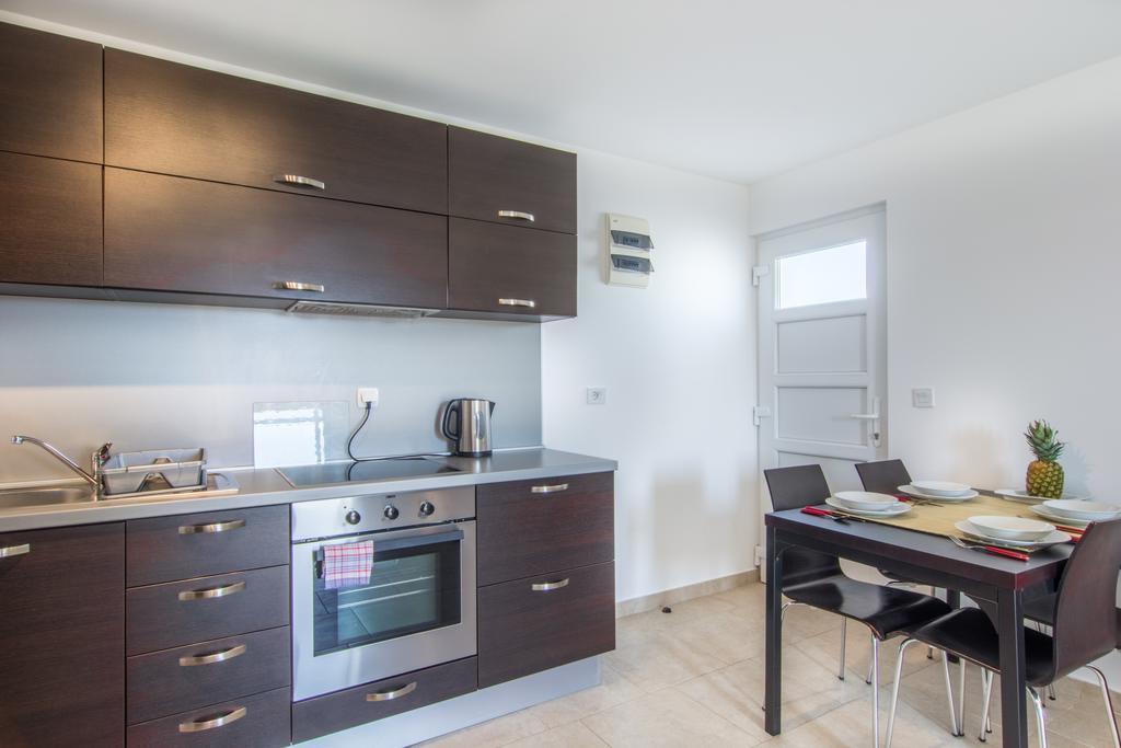 Apartments Domuzin 比奥格勒·纳·莫鲁 外观 照片
