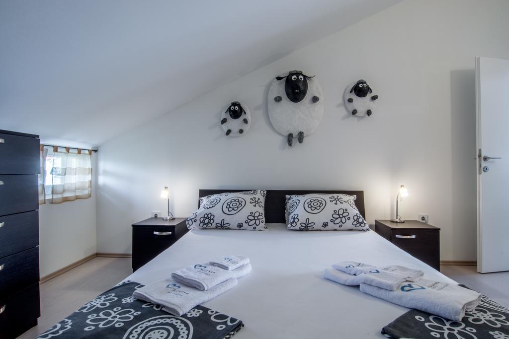 Apartments Domuzin 比奥格勒·纳·莫鲁 外观 照片